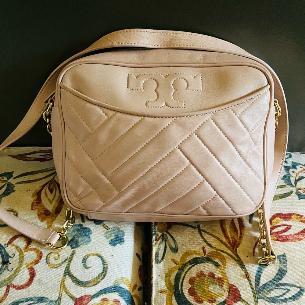 Tory Burch Elegant Pink Quilted Shoulder Bag - Picture 3 of 5
